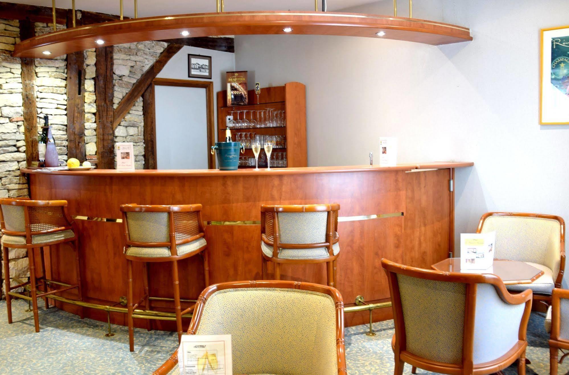 Logis Le Saint Nicolas Bar-sur-Aube Buitenkant foto