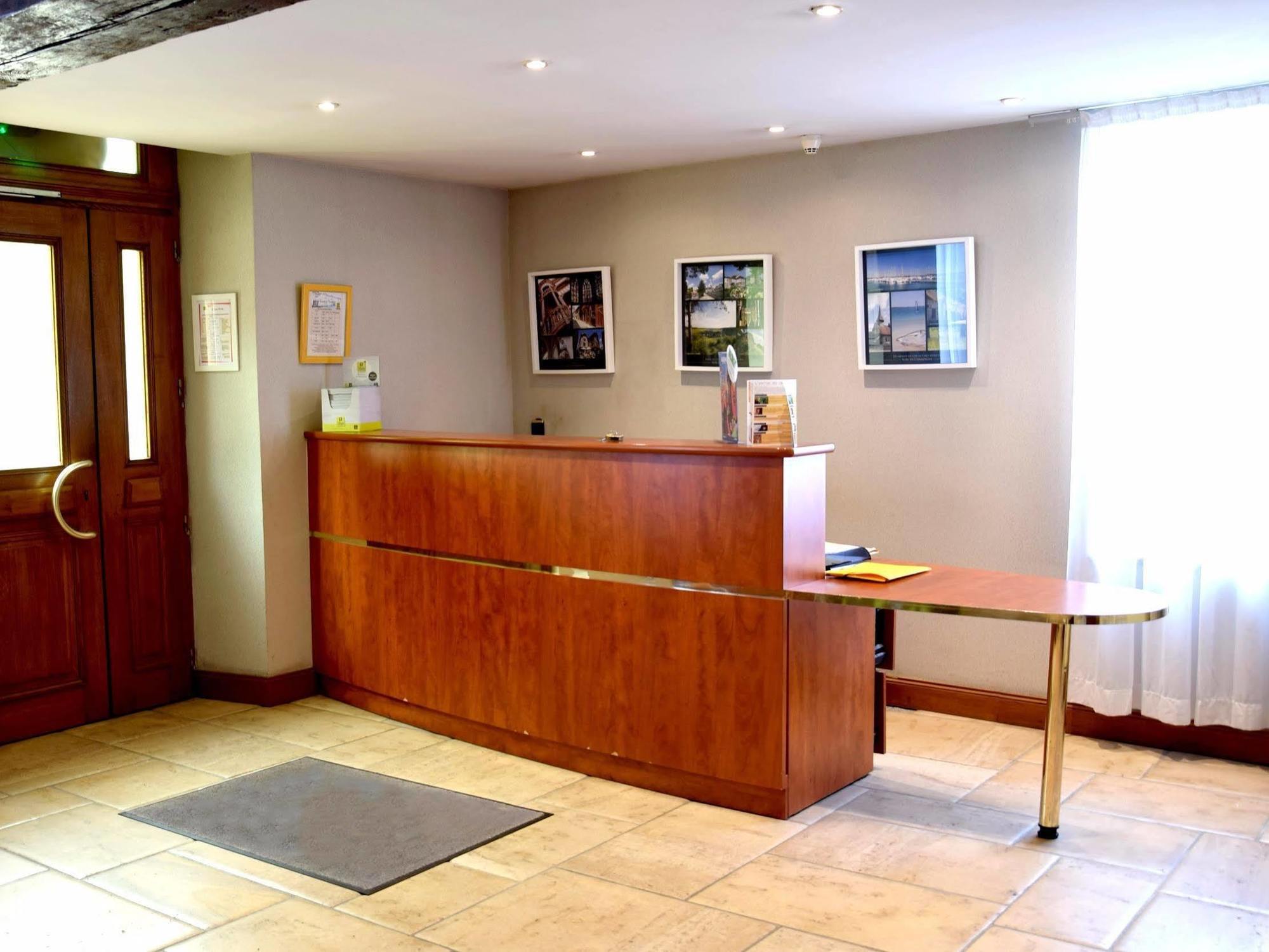 Logis Le Saint Nicolas Bar-sur-Aube Buitenkant foto